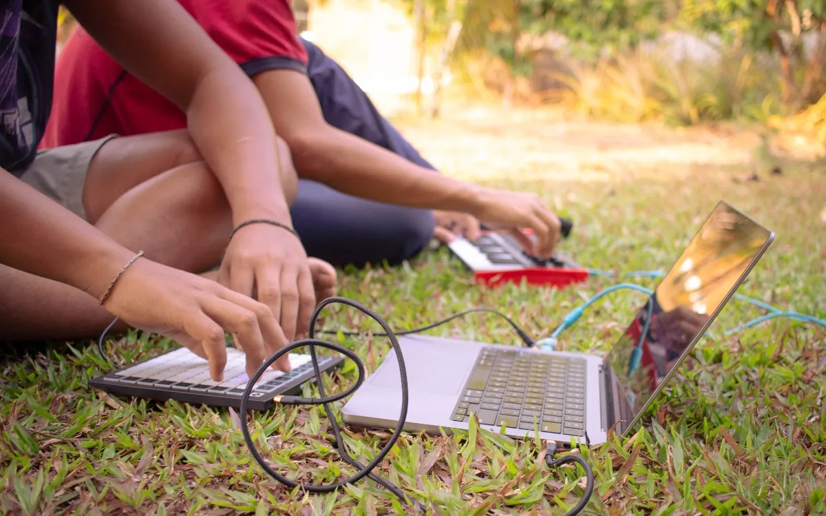 Plataforma Fieldworks quer suprir lacuna digital na educação artística indiana