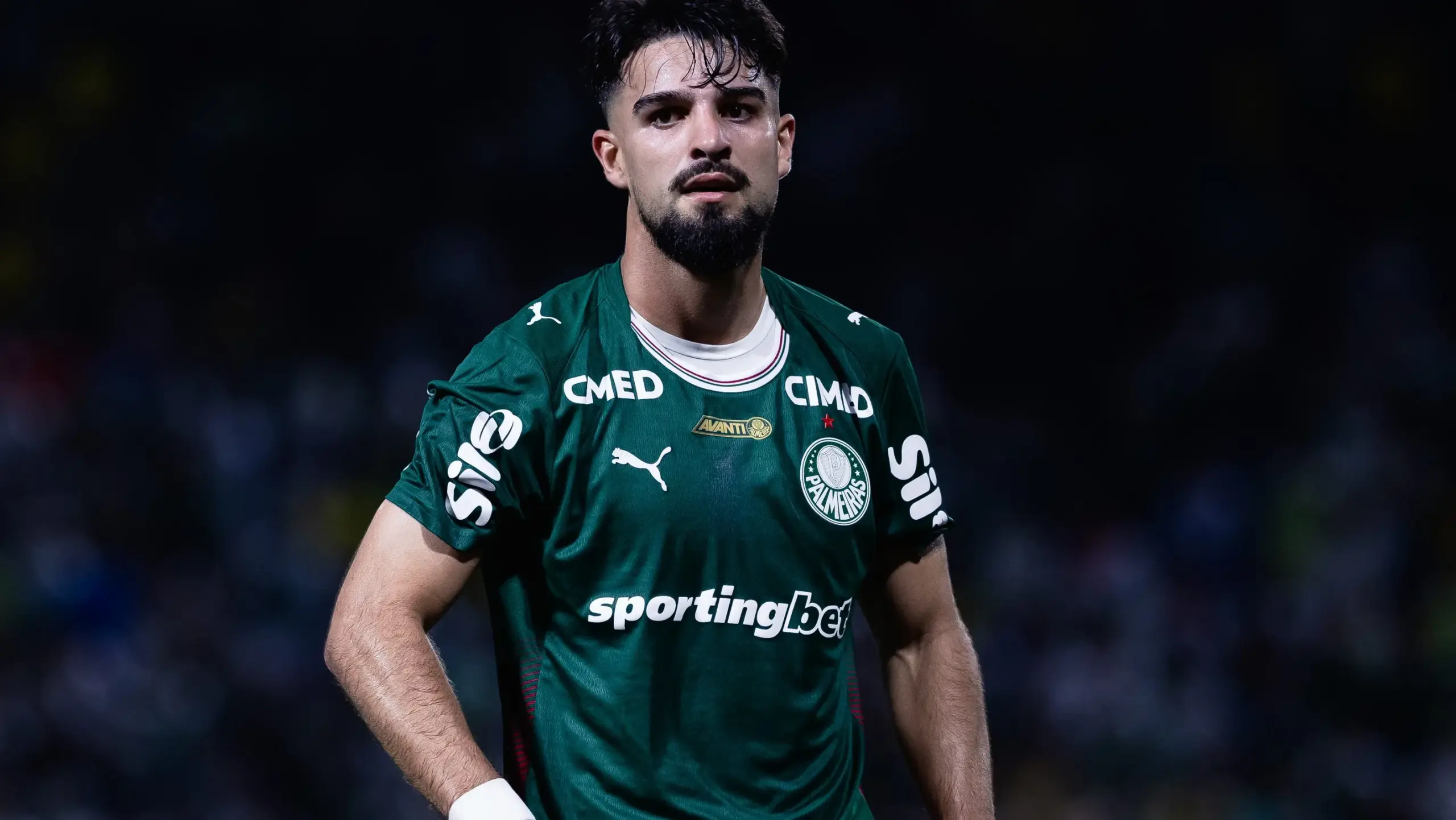 Hugo Souza diz que Flaco López atingiu Bidon com cotovelo e critica ausência de revisão do VAR