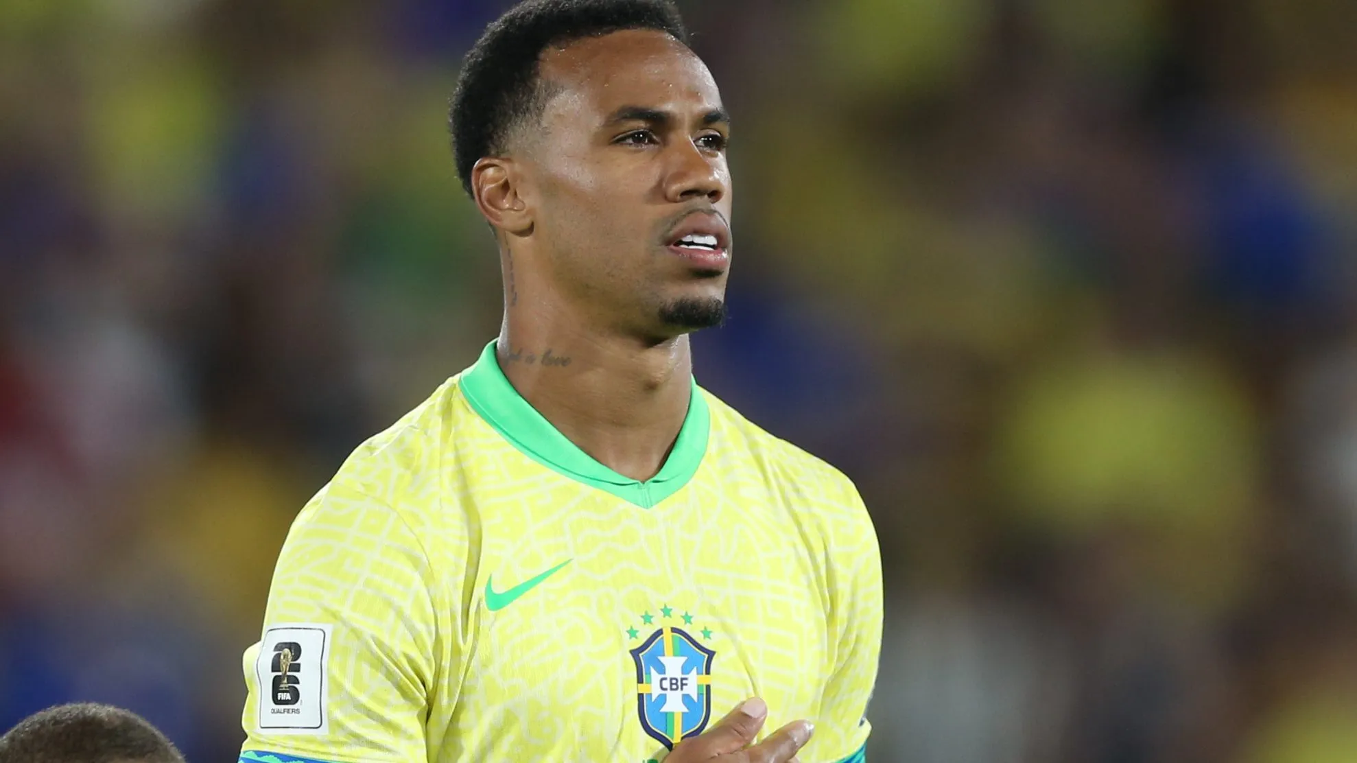 Gabriel Magalhães volta a sentir dores no joelho e preocupa CBF a dois meses da Copa
