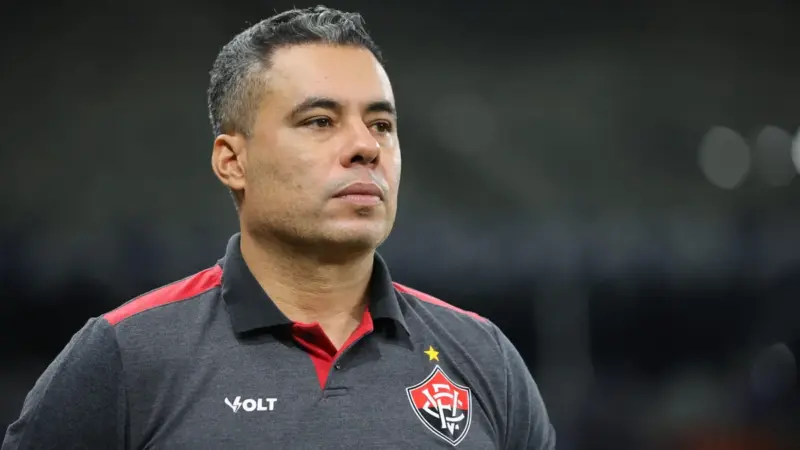 Flamengo vence Vitória por 2 a 1 na ida da quinta fase da Copa do Brasil; Jair Ventura elogia o time e reclama da arbitragem