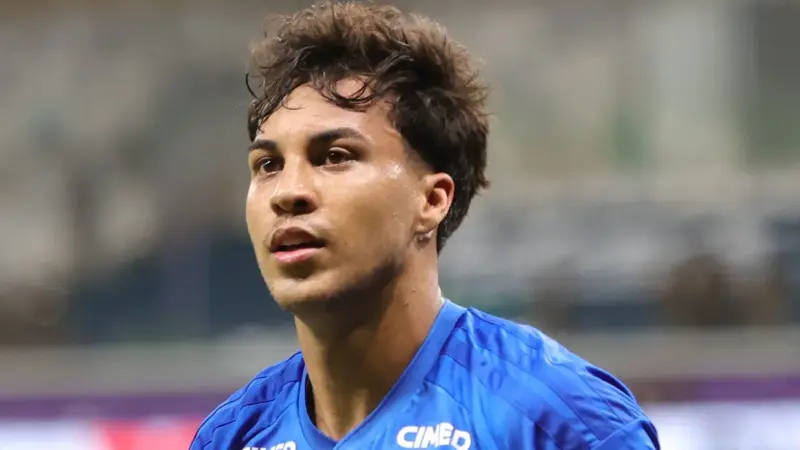 Kaio Jorge relembra início no Santos e conta como Cuca o promoveu ao profissional