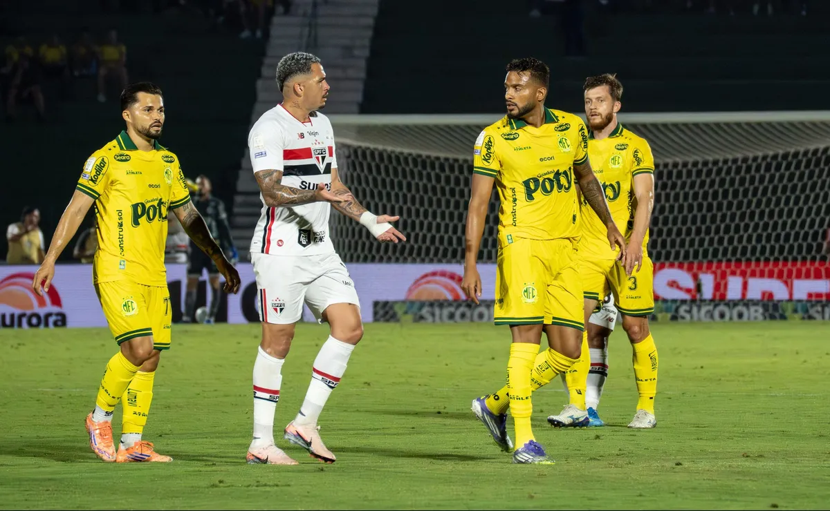 Reinaldo critica arbitragem após derrota do Mirassol para o São Paulo