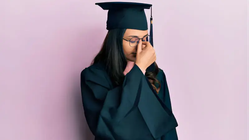 Recém-formados enfrentam impacto da IA; CEO da Coursera recomenda microcertificações