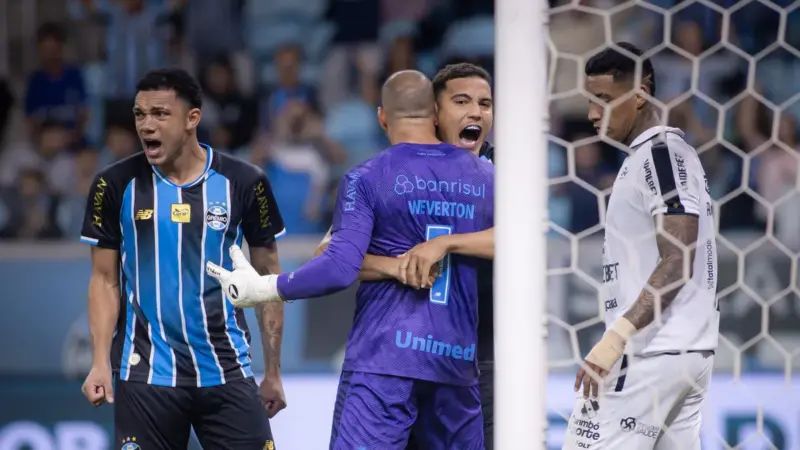 Weverton defende pênalti de Alef Manga e Grêmio empata em 0 a 0 com o Remo