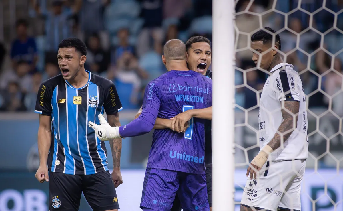 Weverton defende pênalti de Alef Manga e Grêmio empata em 0 a 0 com o Remo