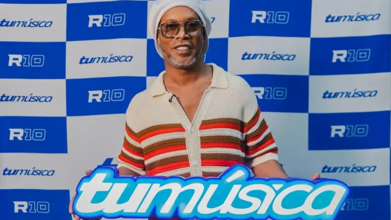 Ronaldinho é lembrado pela técnica em campo e vida de festas