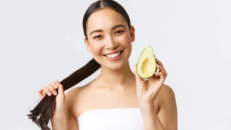 Abacate: três receitas simples para fortalecer o cabelo