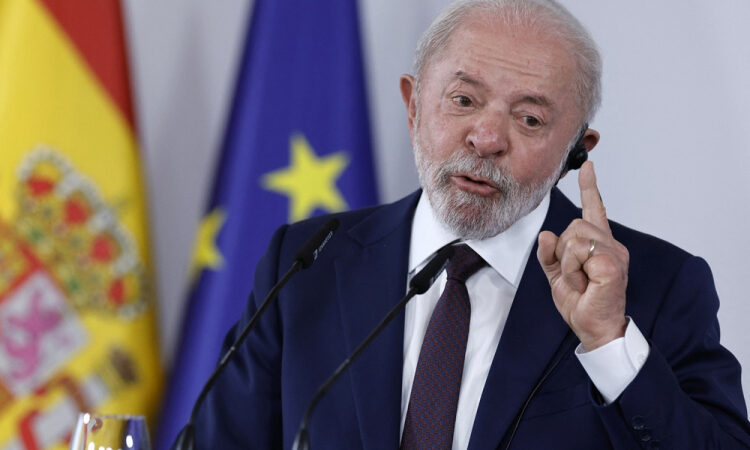 Lula diz em Barcelona que pobres não devem arcar com custos de guerras e pede ação da ONU