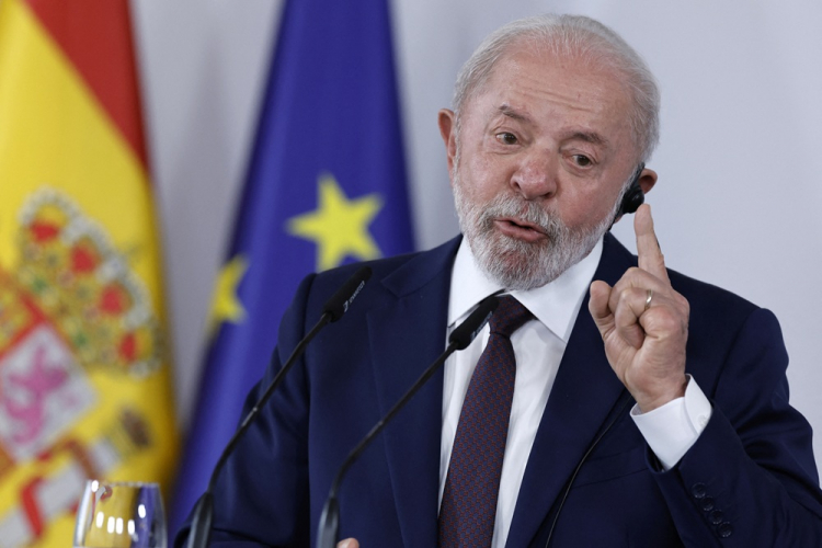 Lula diz em Barcelona que pobres não devem arcar com custos de guerras e pede ação da ONU