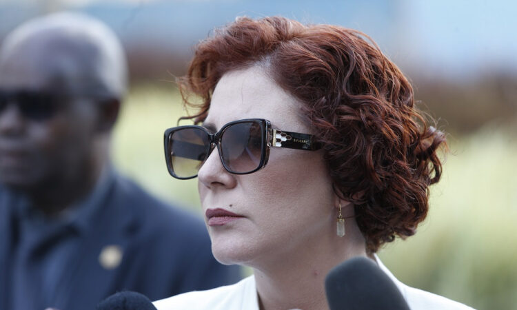 Defesa de Carla Zambelli afirma que vai recorrer de nova autorização de extradição da Itália