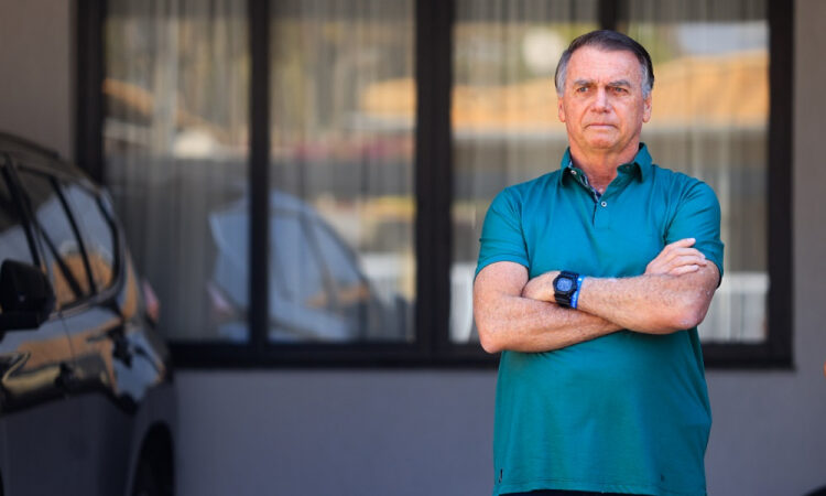 PGR diz não se opor à cirurgia no ombro direito de Jair Bolsonaro