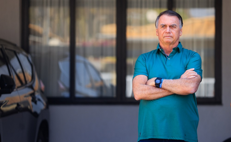 PGR diz não se opor à cirurgia no ombro direito de Jair Bolsonaro