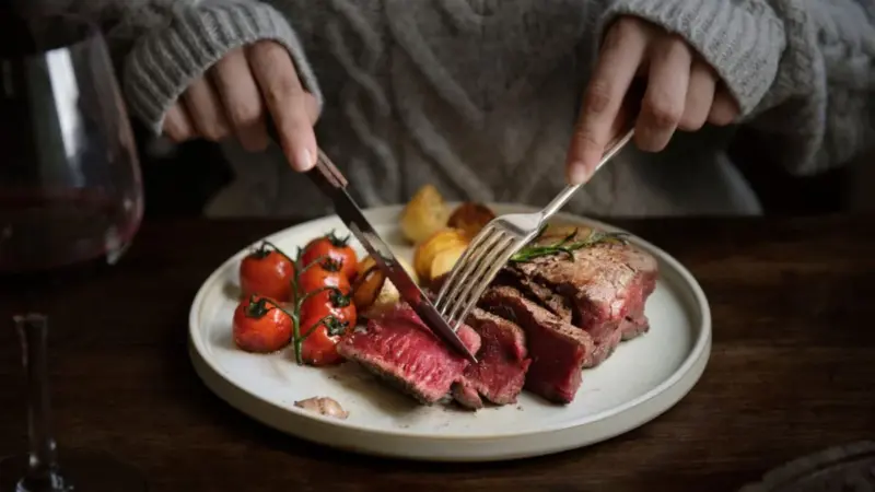 Diretrizes alimentares dos EUA de 2025-2030 redefinem papel da carne e elevam ingestão de proteína