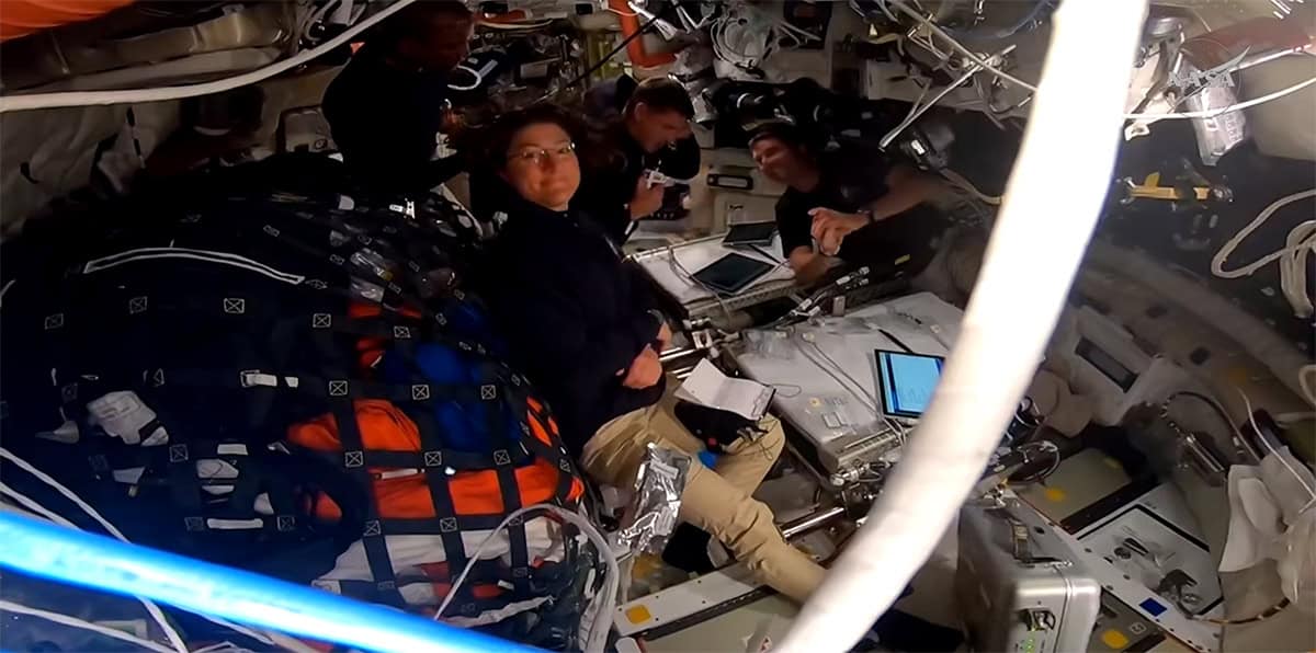 Artemis 2: sétimo dia de missão termina com saída da influência lunar e primeira correção de rota