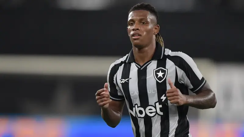 Danilo soma mesmas nove participações em gols que os três atacantes do Botafogo juntos no Brasileirão