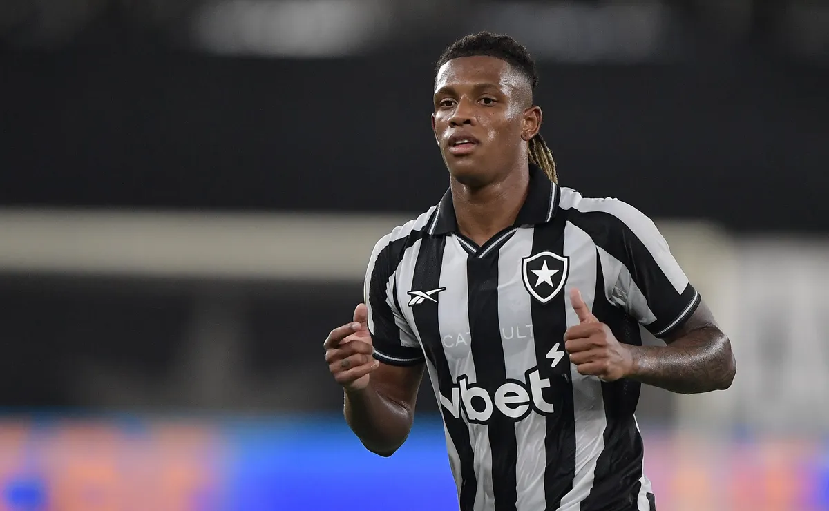 Danilo soma mesmas nove participações em gols que os três atacantes do Botafogo juntos no Brasileirão