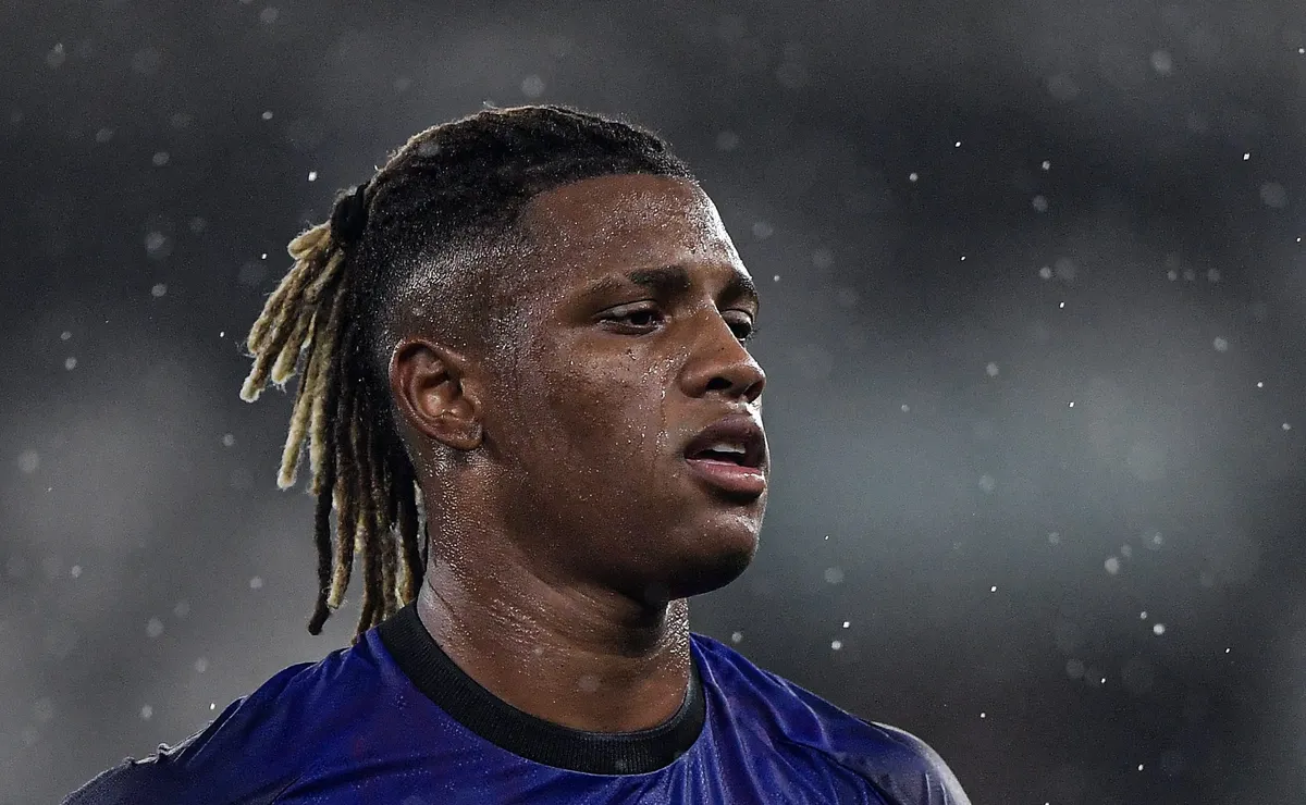 Danilo e Botafogo sinalizam venda iminente; clubes da Itália e Inglaterra já consultaram representantes