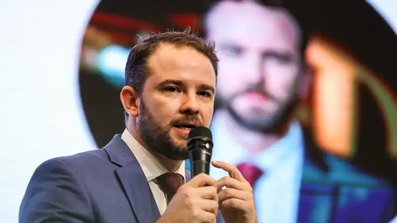 Novo ministro da Fazenda assume em cenário de credibilidade fiscal fragilizada