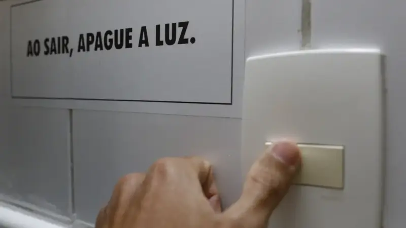 Aneel anuncia bandeira tarifária amarela para maio, com cobrança adicional na conta de luz