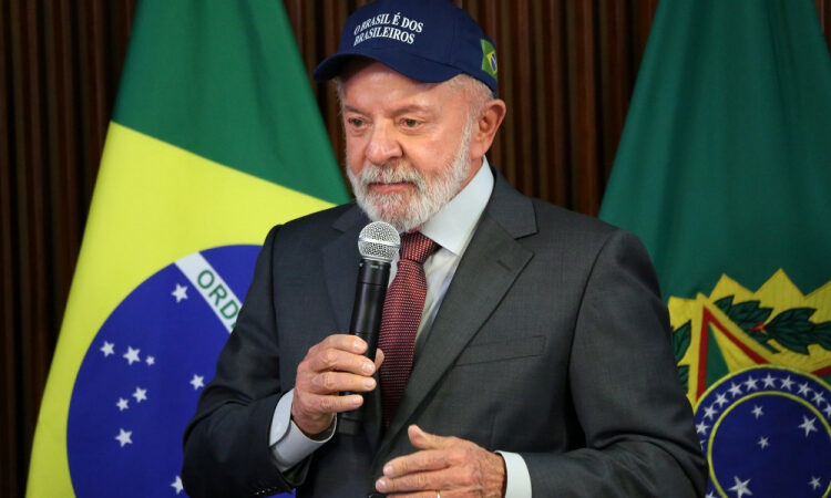 Kalil afirma que Lula não terá restrições para a campanha após procedimento médico