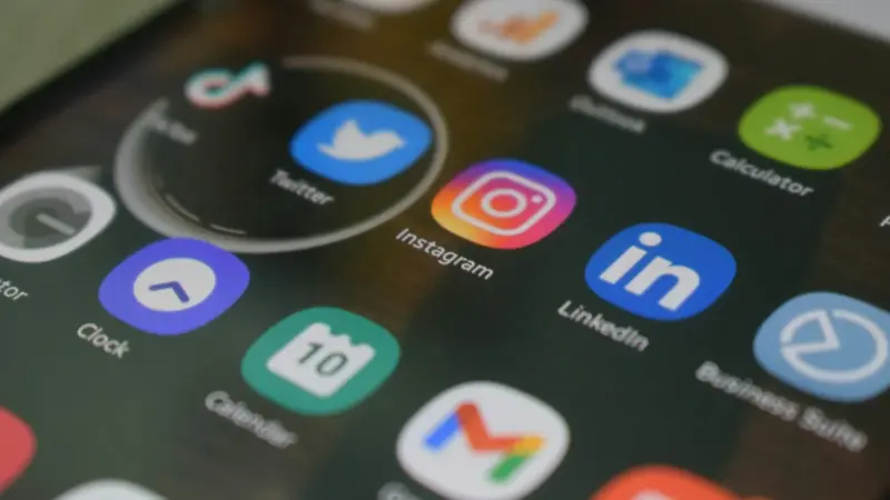 Austrália registra 4,7 milhões de contas infantis afetadas por bloqueios; Indonésia segue com medida similar
