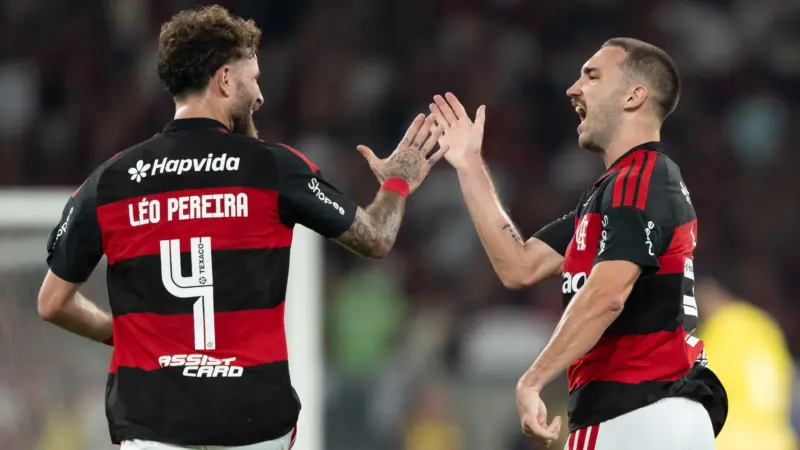 Flamengo relaciona Alex Sandro para clássico contra o Fluminense com retorno de titular