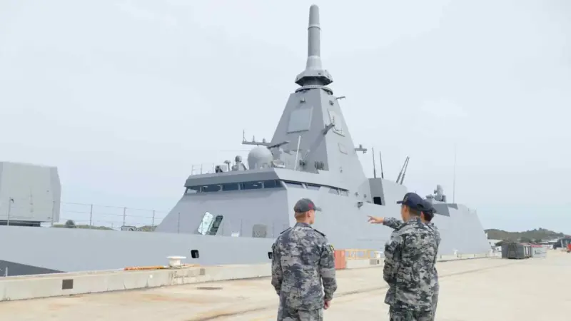 Japão busca ampliar exportações de navios de guerra após acordo com Austrália