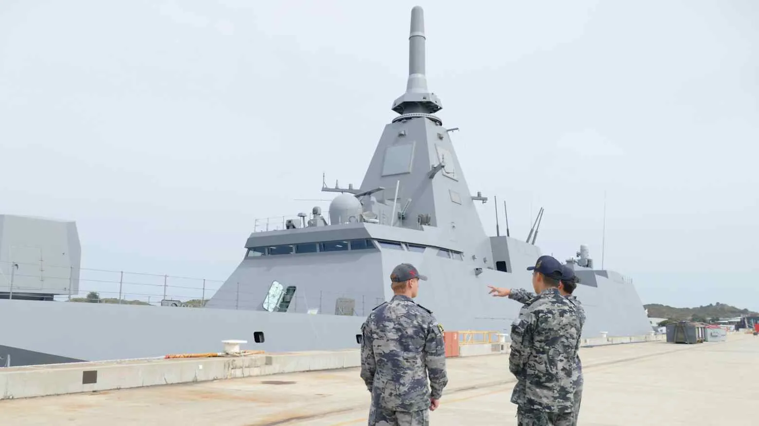 Japão busca ampliar exportações de navios de guerra após acordo com Austrália