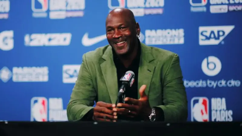 10 frases de Michael Jordan que ressaltam disciplina e foco