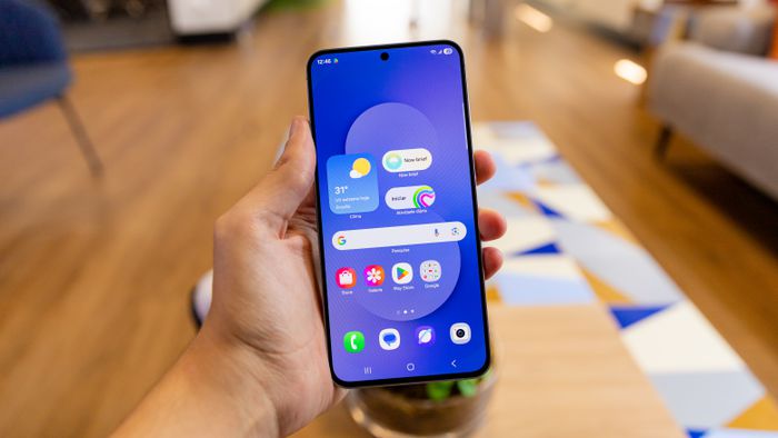 Por que é tão difícil largar o celular, segundo psicólogos