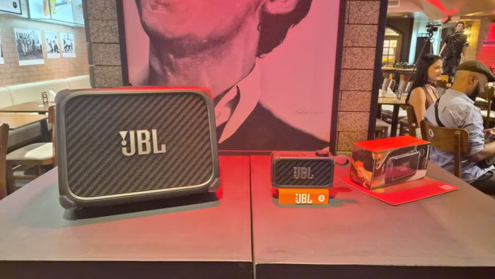 JBL lança linha BandBox no Brasil com amplificadores que integram caixa, amp e IA