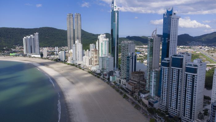 Como prédios altos alteram o clima das ruas em cidades litorâneas