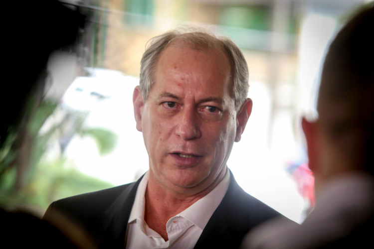Ciro Gomes diz que decidirá em maio se aceita candidatura à presidência