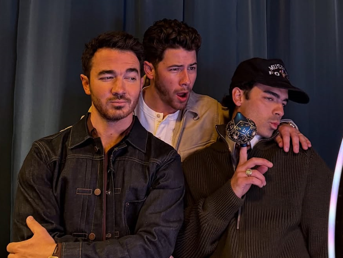 Jonas Brothers afirmam que reencontro com Demi Lovato, Selena Gomez e Miley Cyrus seria bem-vindo