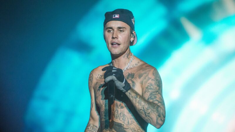 Justin Bieber chega ao Coachella após show em Los Angeles e ensaio traz clássicos no repertório