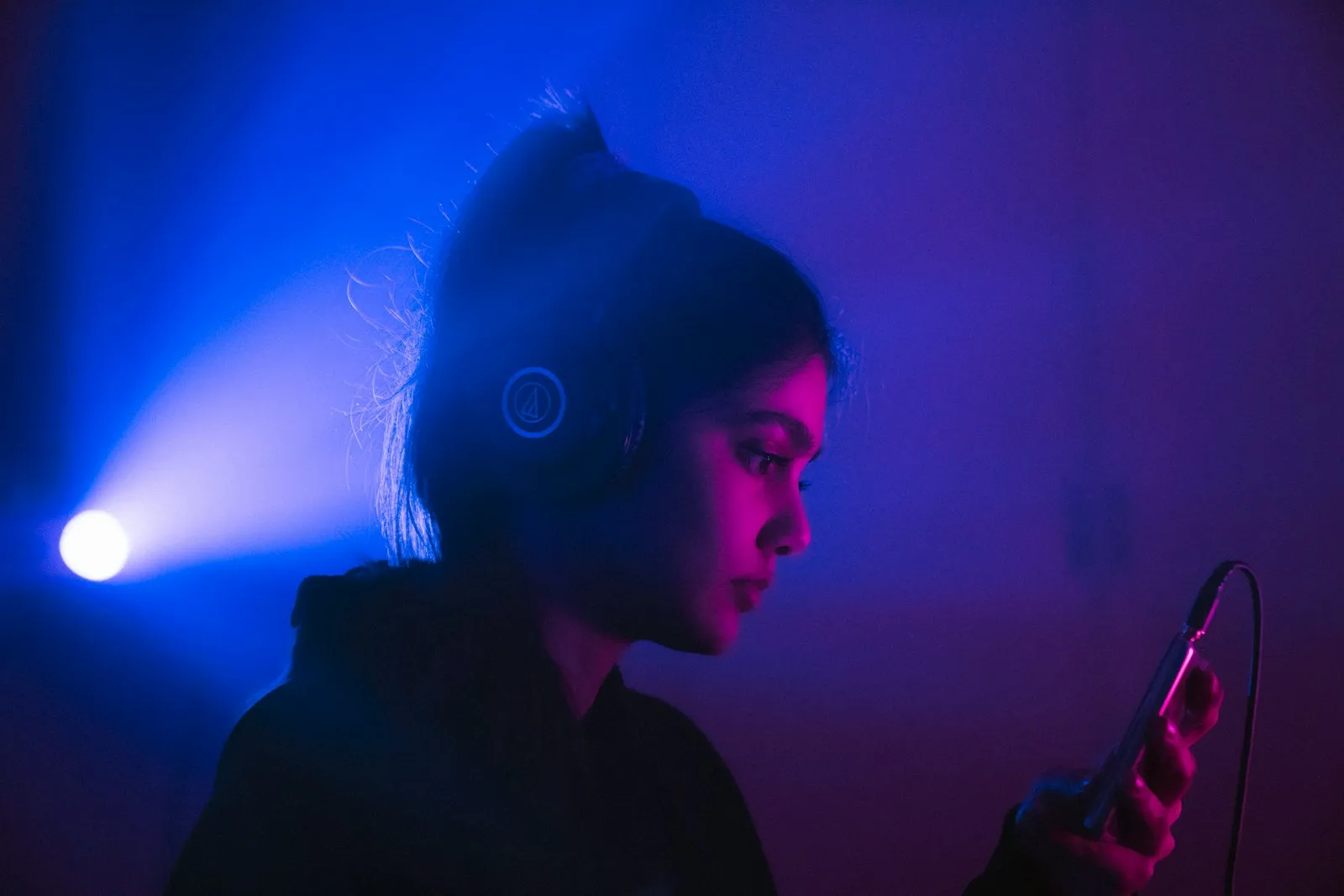 Estudo investiga “paradoxo do streaming” para artistas em cinco países