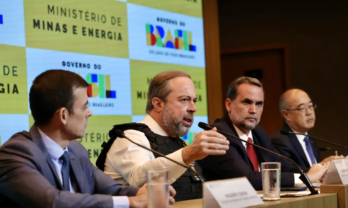 Distribuidoras terão de informar semanalmente margem de lucro à ANP, diz governo