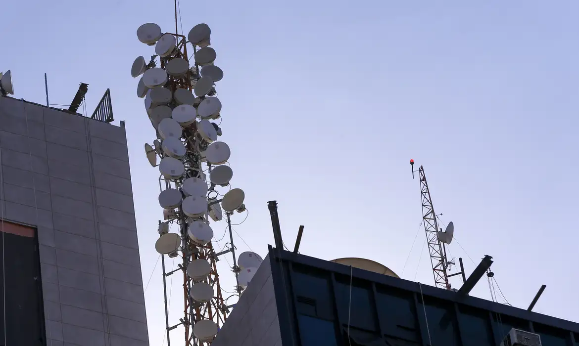 Investimento estrangeiro em telecomunicações avança 8% e alcança R$ 2,9 milhões em março de 2026