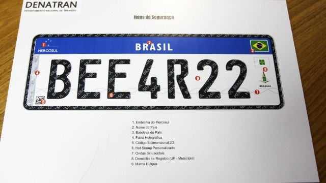 Câmara aprova proposta que restabelece indicação de estado e município nas placas de veículos