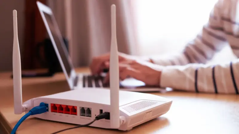 CEO da Claro alerta para risco de falta de peças para modens e TV Boxes devido à crise das memórias