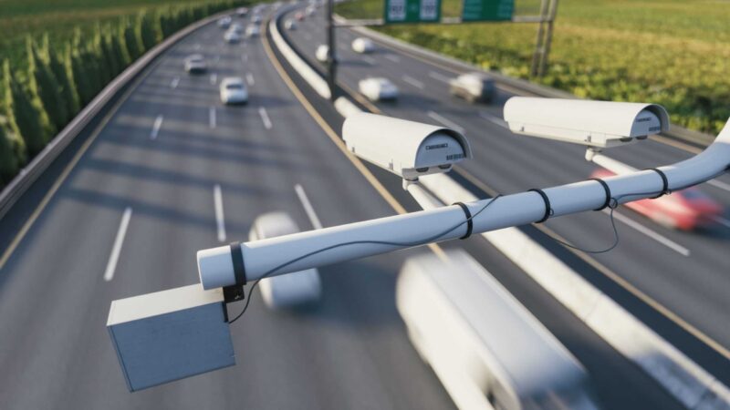 Projeto que exige sinalização clara de radares avança na Câmara