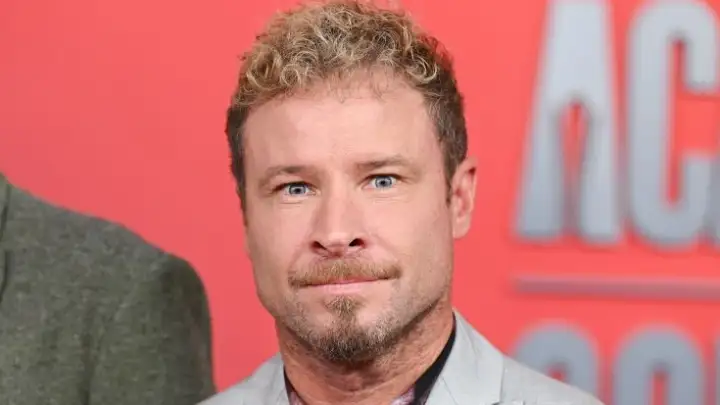 Brian Littrell é acusado de proferir insulto homofóbico em discussão por suposta invasão de propriedade