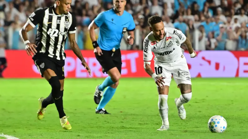 Cuca elogia atuação de Neymar e destaca evolução após vitória do Santos