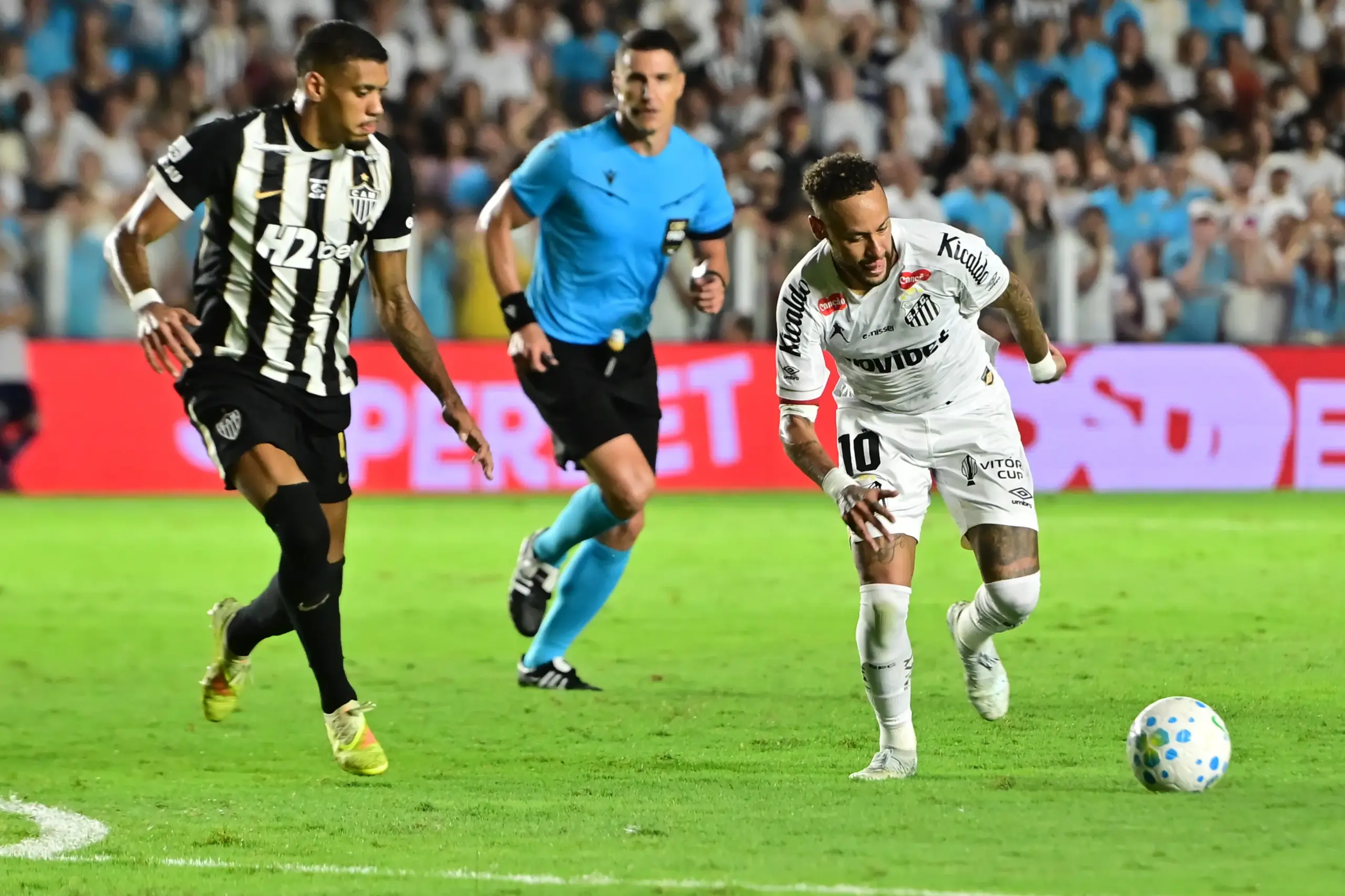 Cuca elogia atuação de Neymar e destaca evolução após vitória do Santos