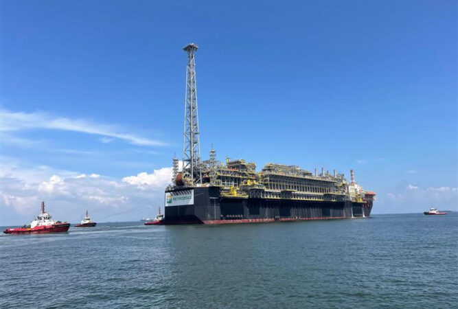 Justiça suspende liminar que impedia cobrança de imposto de exportação sobre petróleo