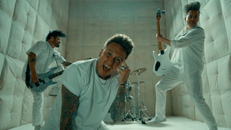 Papa Roach anuncia álbum para 2026, detalha processo criativo e confirma volta ao Brasil em 2027