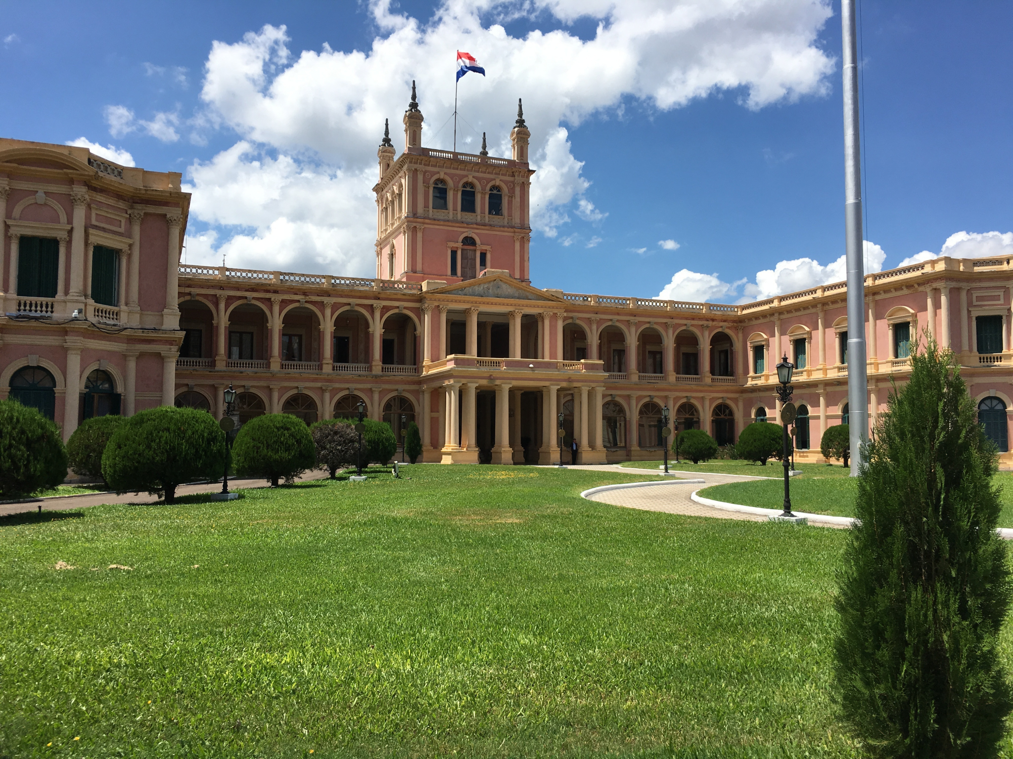 Paraguai cresce acima da média regional e atrai investidores estrangeiros