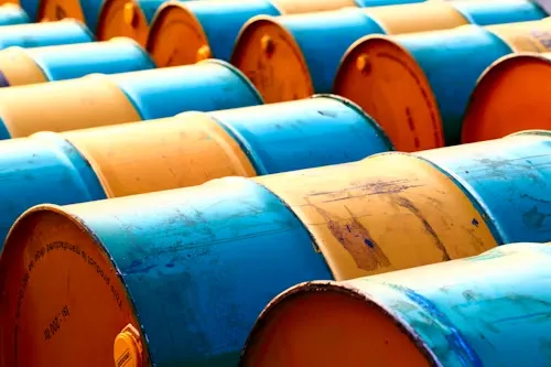 Petróleo cai 3% após Trump sinalizar acordo com Irã; WTI passa a ser negociado abaixo de US$ 90