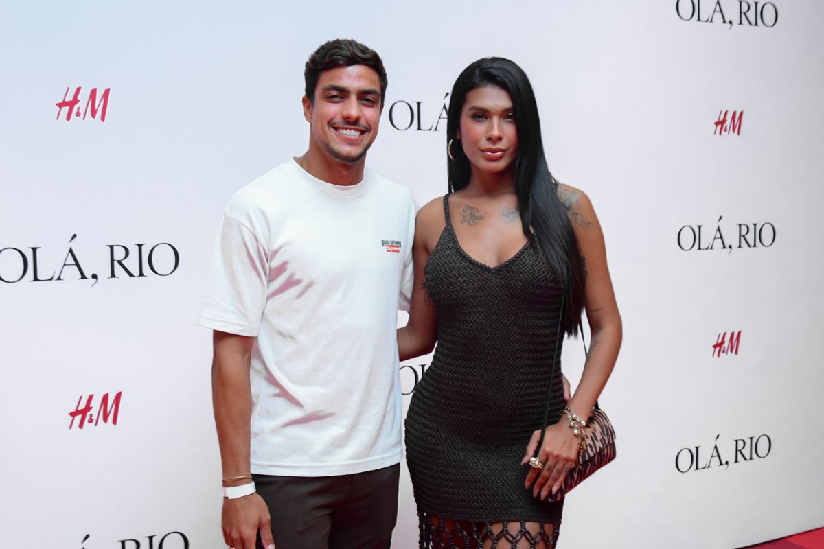 Jade Picon e André Lamoglia vão a inauguração no Rio, mas posam separados
