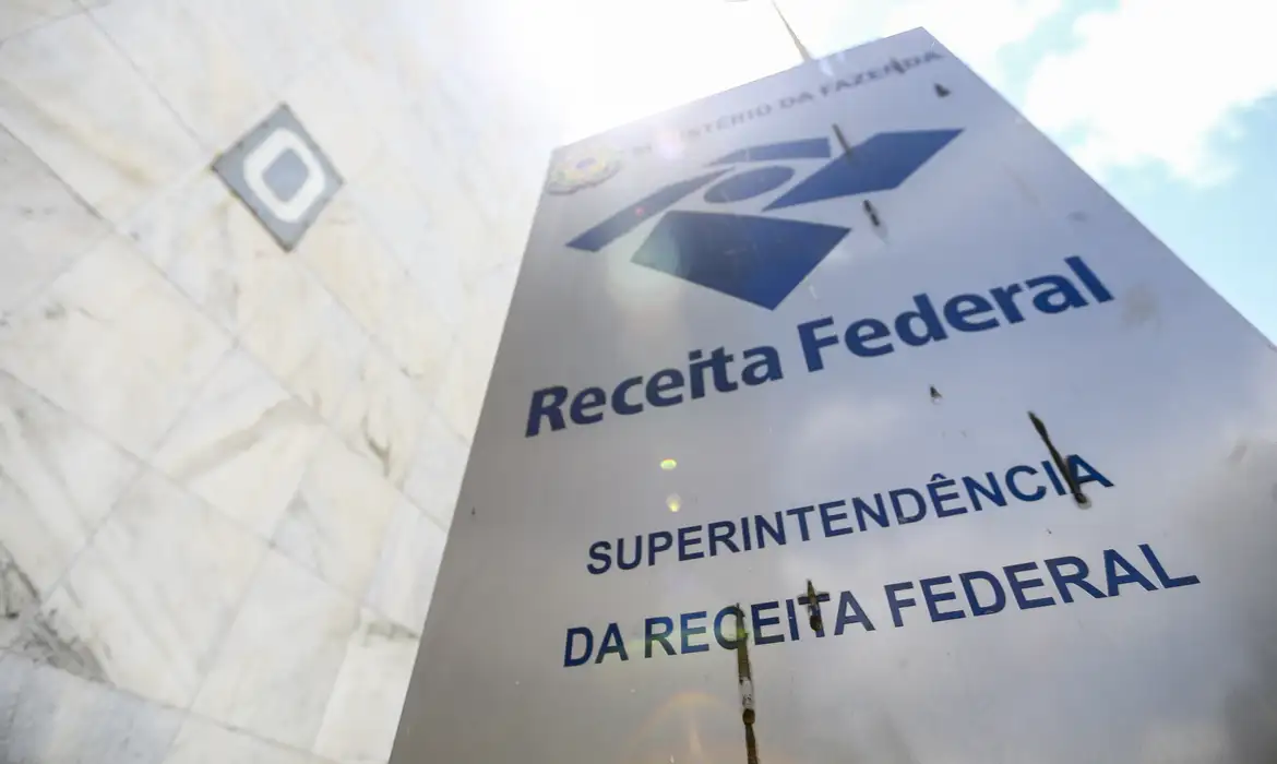 Receita Federal regulamenta imposto mínimo global de 15% para multinacionais